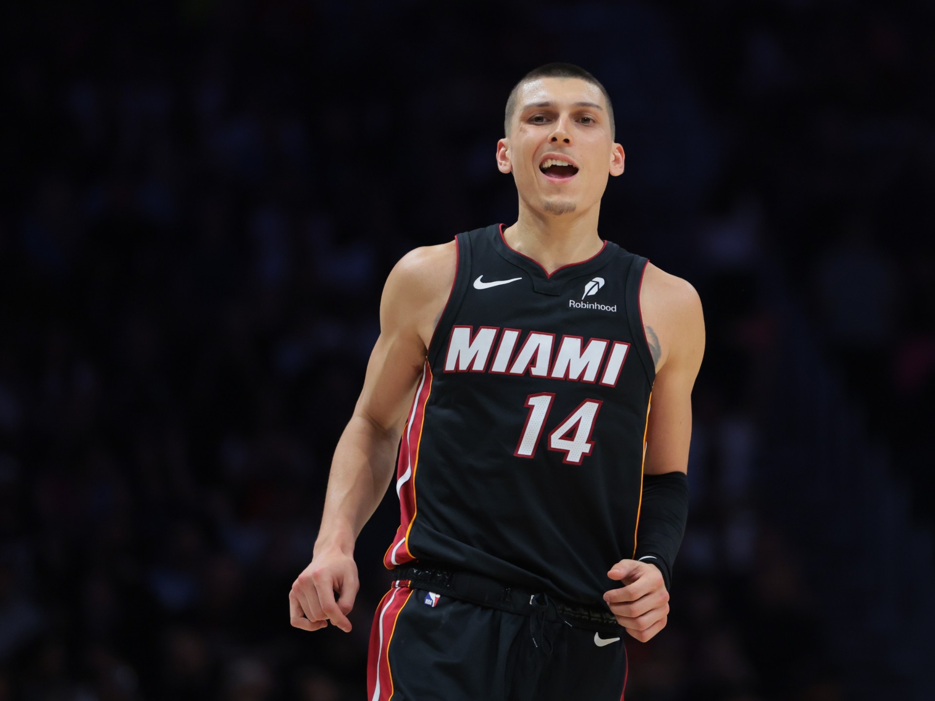 巴特勒迎来十二赛季高光表现，老鹰球迷沸腾！